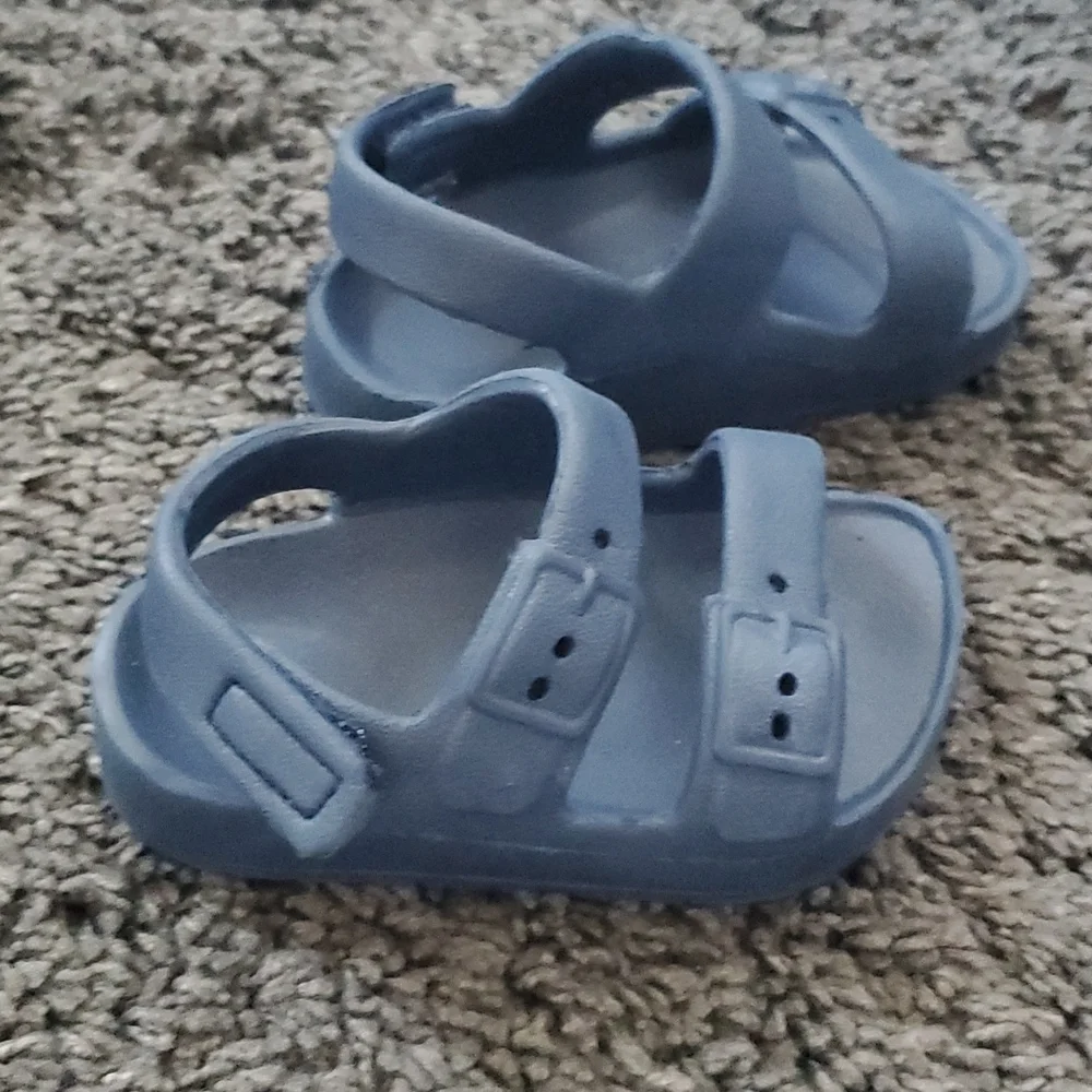 Toddler Sandals/Water Shoes Bundle Size Various - Picture 7 of 17